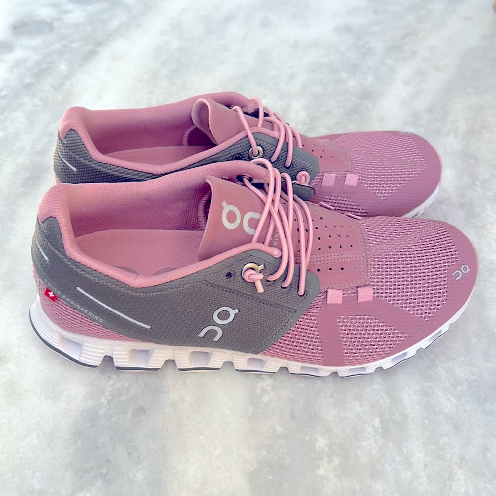 On Cloud Women’s shoes